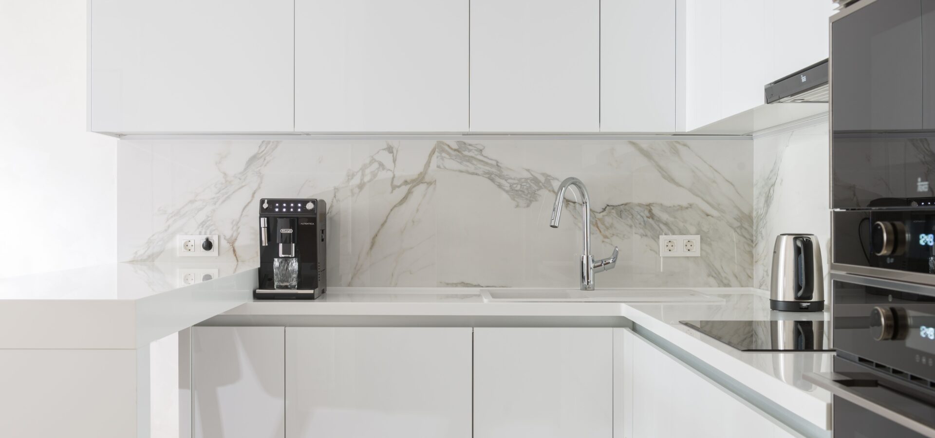 Perché il minimalismo continua a conquistare le cucine moderne?