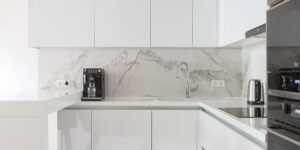 Perché il minimalismo continua a conquistare le cucine moderne?